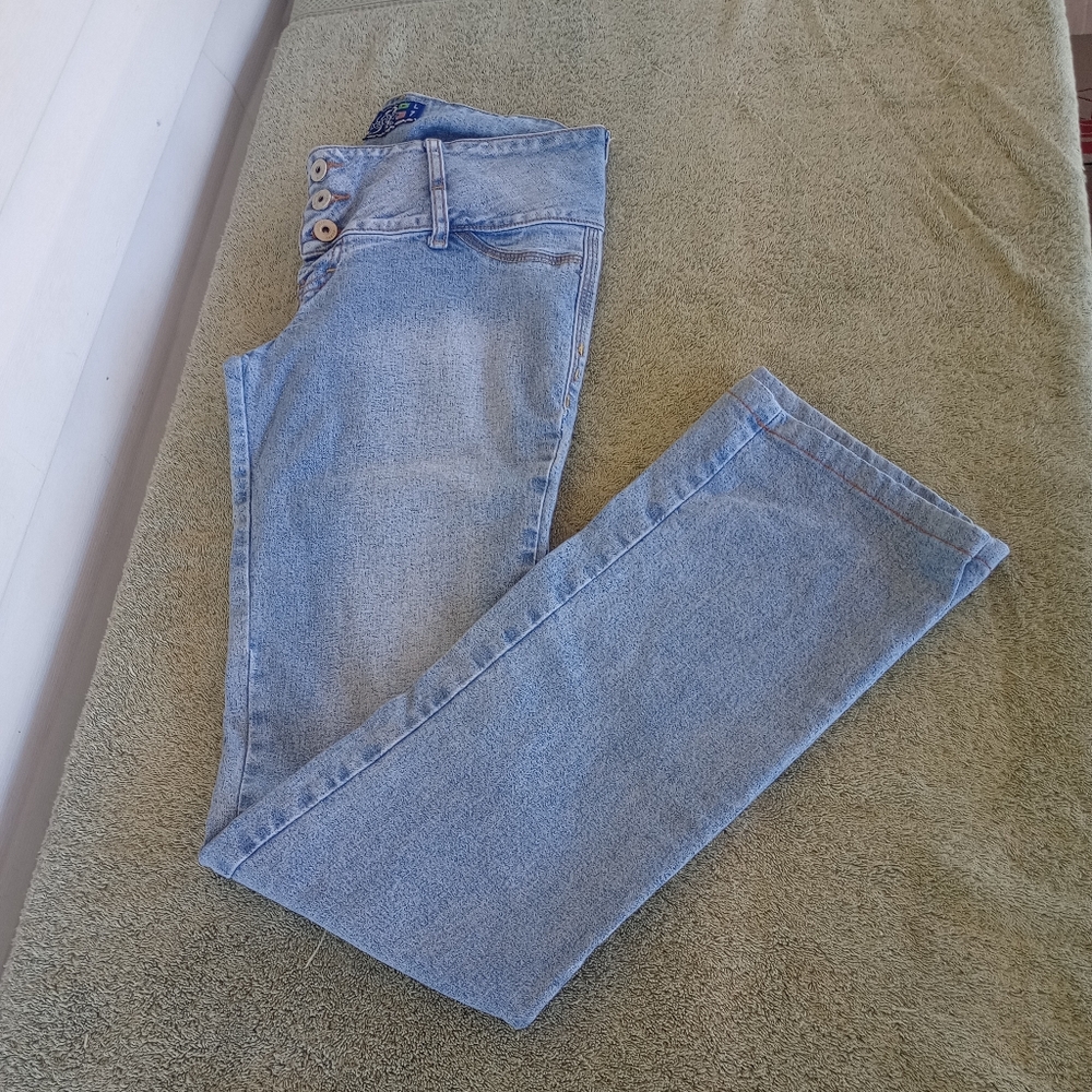 Vintage Beverly Jeans Sz. 7 juniors low rise boot cut jeans light wash.